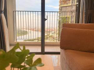 Relaxing and Security 2-Bedroom Apt at Masteri An Phu