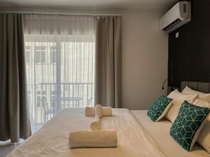 East & West Apartments