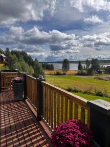 Hildas Hus with river view and spa