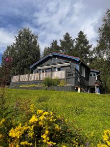 Hildas Hus with river view and spa