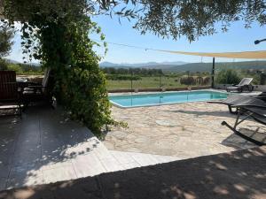 Holiday House Mablo with pool & jacuzzi