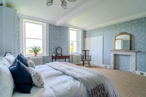 Earnshill House