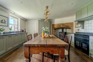 Earnshill House