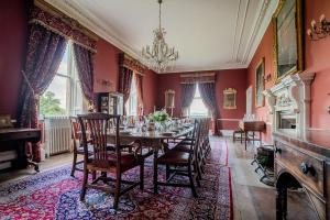 Earnshill House