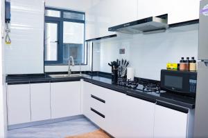 classy elegant apartment with swimming pool ,full equipped gym private parking space and amazing city views