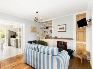 Riverview House Family home Large garden Pass the Keys