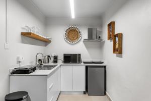 Grand Sahāna 5 - Digital Nomad Apartment - Private Office & Balcony - Work from Paradise