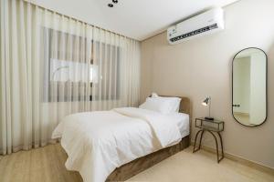 Qurtubah Suites Luxury Flat 37B - Self Check-in