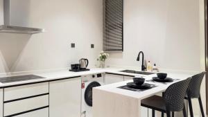 Qurtubah Suites Luxury Flat 37B - Self Check-in