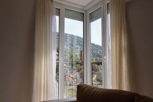 Bright Modern Holiday Home With Postcard Lake View