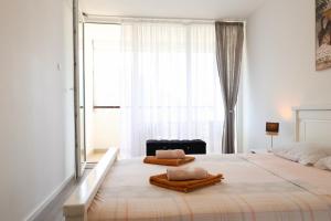 Bright Modern Holiday Home With Postcard Lake View - 4hvězdičkové hotely ve městě Plužine