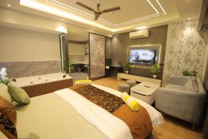 Luxury Jacuzzi Studio in Noida By DayDream