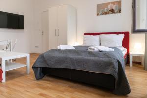 Modern 2BR Apt Close to Millennium Tower Districts