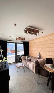 Schronisko Zmysłów - Apartament 1