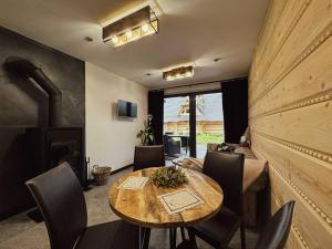 Schronisko Zmysłów - Apartament 1