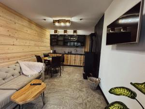 Schronisko Zmysłów - Apartament 1