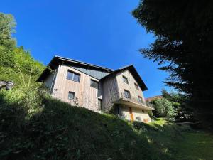 Haus am Erzbach - Ferienwohnung mitten in der Natur - 3hvězdičkové hotely ve městě Eisenerz