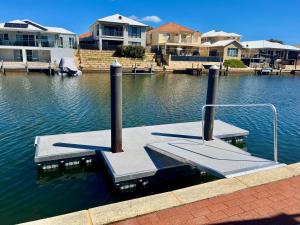 Port Bouvard Escape - Canal Home