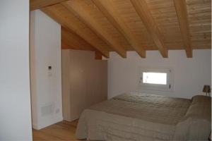 Apartment with swimming pool and garden