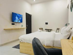 Live Free Hostel Dehradun