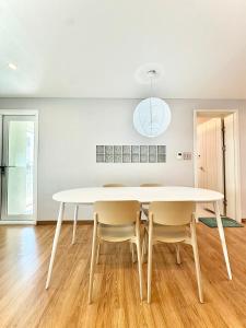 Geoje Notre Maison Family Up to 10 , Near Beach