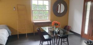 Urban Escape - Crown Prince Suite in Sydney North Shore