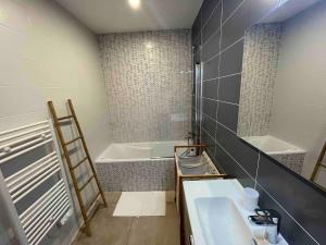 La Cime Appart Neuf au Port, Clim, Wifi, Parking, Plage