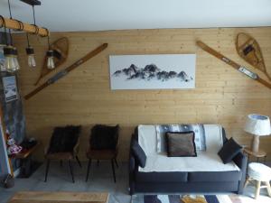 le chalet Cerdan - classé 3 étoiles - 5 personnes-2 chambres- parking -garage-jardin-WIFI-rénové en 2023