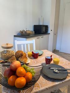 Casa Medusa - con piscina, a 2 minuti dalla stazione