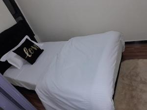 Stylish 1 BDRM with Extra Bed, Gym and Parking in Kilimani