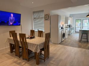 Spacious John York House & Parking