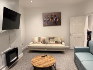 Spacious John York House & Parking