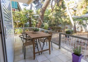 Saronic retreat Varkiza