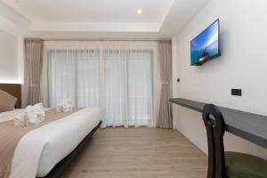 XL PATONG Hotel