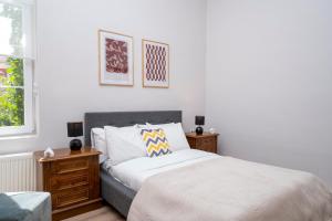 Spacious 3-Bedroom, 2-Bathroom Apartment with High Ceilings