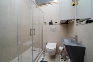 Spacious 3-Bedroom, 2-Bathroom Apartment with High Ceilings