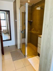 Beachside bliss with Lov