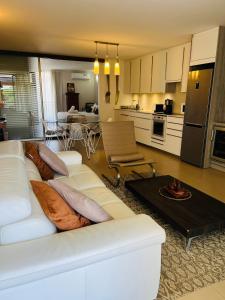 Beachside bliss with Lov