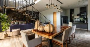 Villa Napoli - Forest retreat, pool, jacuzzi, river