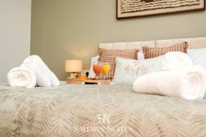 Stylish 5BR Home - Contractors Stay - Sleeps 9 - Parking