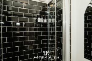 New! Stylish 5BR Home - Contractors Stay - Sleeps 9 - Parking