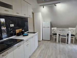 Nomad Montenegro No2