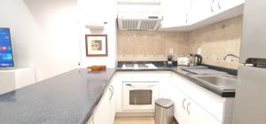 City Skyline View King bed Top Location Comfortable