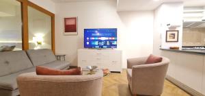 City Skyline View King bed Top Location Comfortable