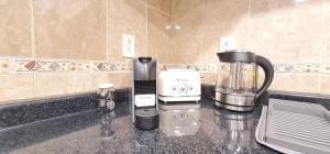 City Skyline View King bed Top Location Comfortable