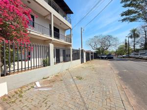 Apt térreo amplo 2 quartos prox do Paraguai