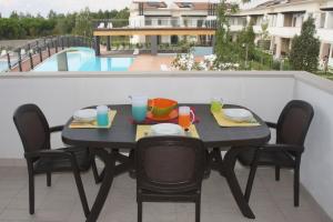 Poolside views from comfy apartment - 3hvězdičkové hotely ve městě Bibione