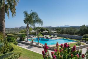 Villa Anna with Private Pool, Play area & BBQ, 5km from the Beach