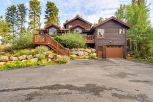 1 Mi to Ski Breckenridge Home with View and Hot Tub