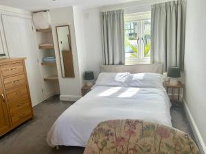 Self contained annex with full kitchen